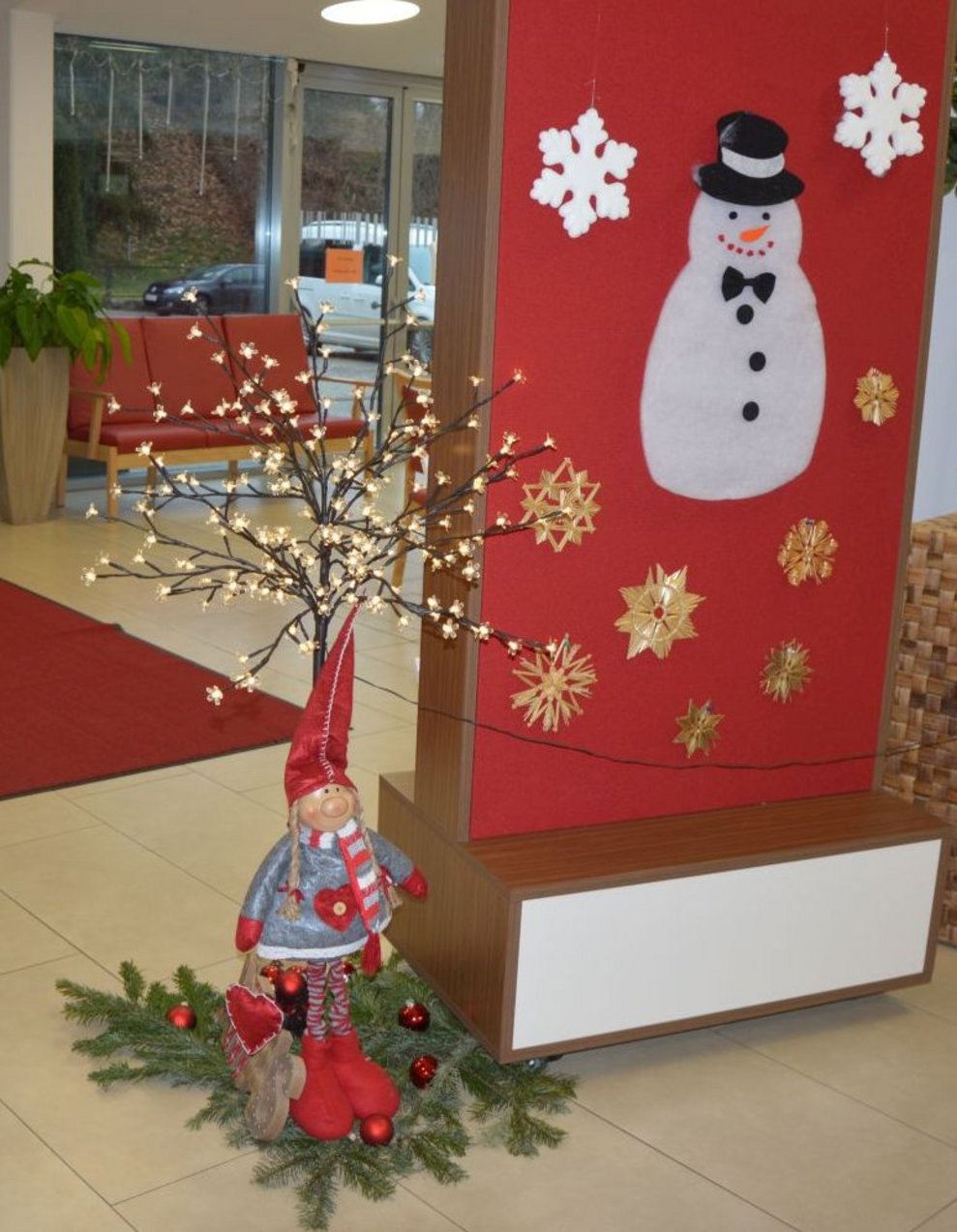 Weihnachsdekoration in einem Wohnbereich