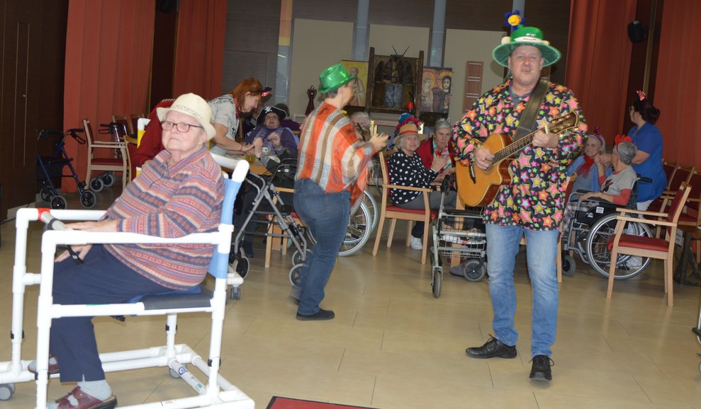 Musikant Kugelgruber Reinhard unterhält