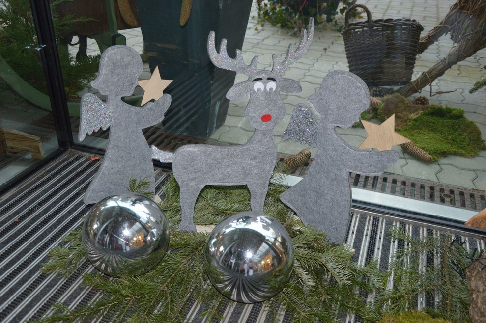 Silberne Weihnachtsdeko